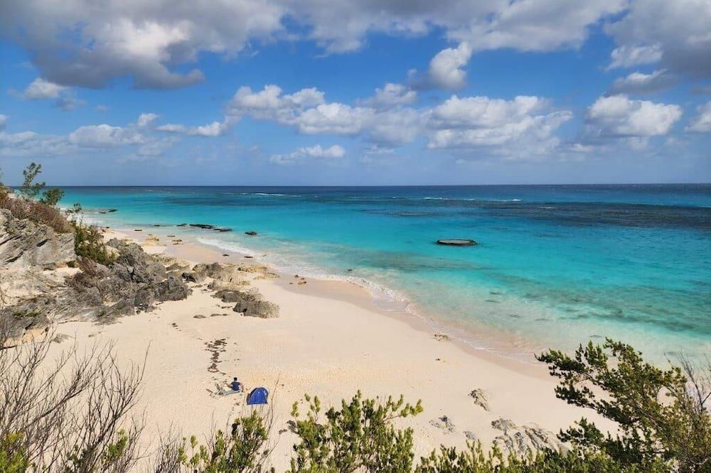 Sand Pebble 1 Bdrm Apt on Marley Beach w/ ocean views & steps to private beach - המילטון - חוף