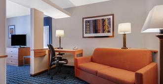 Fairfield Inn & Suites by Marriott Detroit Metro Airport Romulus - Romulus - Sala de estar
