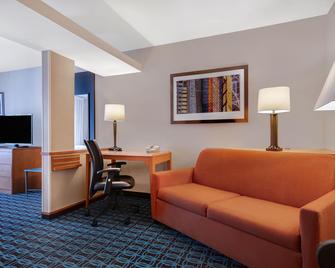 Fairfield Inn & Suites by Marriott Detroit Metro Airport Romulus - Romulus - Sala de estar