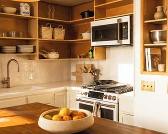 Short North, Free Parking, Italian Village - Columbus - Kitchen