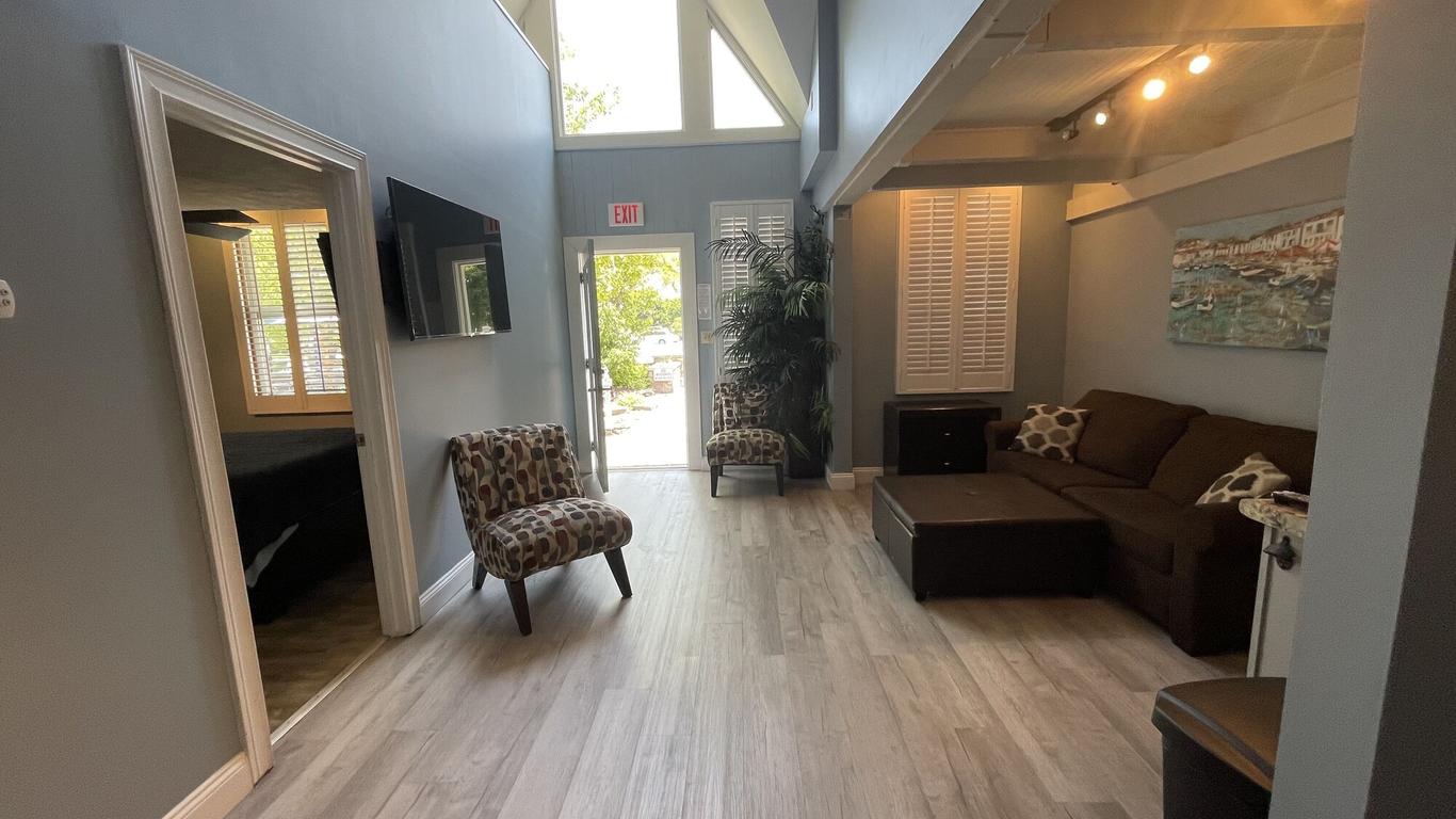 Harbour Square Suites