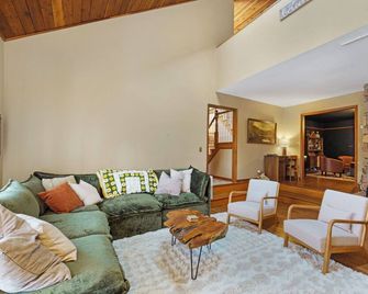 The Bren Inn Spacious Retreat Near Perona Farms - Newton - Soggiorno