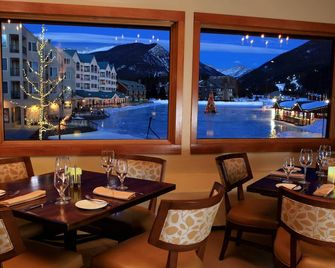Spacious + Modern Mountain Room - Keystone - Restaurace