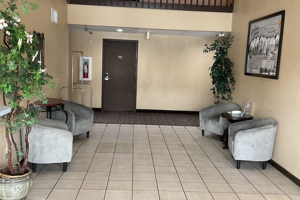 Super 8 by Wyndham Colorado Springs Airport - קולרדו ספרינגס - לובי