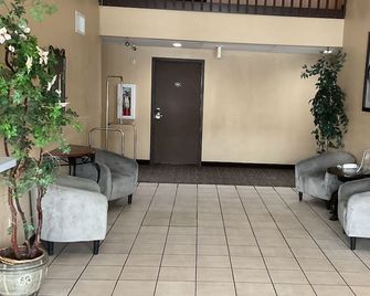Super 8 by Wyndham Colorado Springs Airport - Colorado Springs - Resepsjon