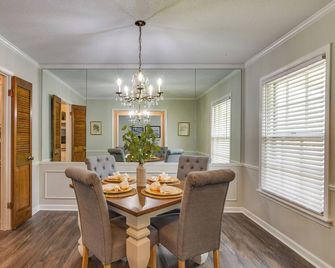 Spacious 3-bedroom house in the heart of Southaven! Close to everything. - Southaven - Dining room