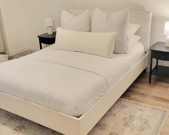 The Grove Retreat - Stylish 3br / 2ba - Bastrop - Phòng ngủ
