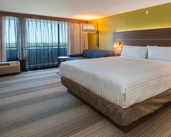 Holiday Inn Express Fullerton - Anaheim By IHG - Fullerton - Makuuhuone