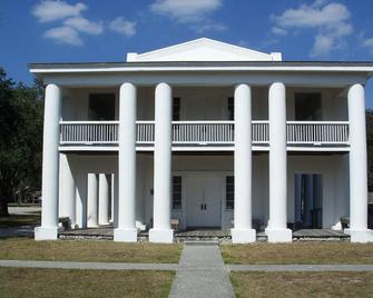 Enjoy a Hassle-Free and Suiting Stay! Near Manatee County Agricultural Museum - Ellenton - Будівля