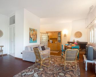 B&B Salighes - Ozieri - Sala de estar