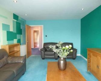 Comfortable, self contained 2 double beds town apartment near Pittodrie Stadium - Aberdeen - Soggiorno
