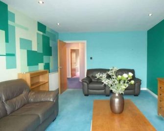 Comfortable, self contained 2 double beds town apartment near Pittodrie Stadium - Aberdeen - Sala de estar