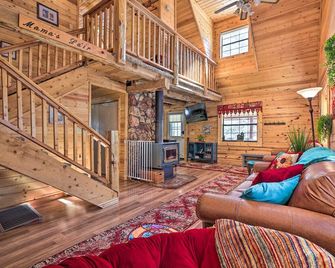 Rustic Duck Creek Village Cabin with Fire Pit! - Duck Creek Village - Living room