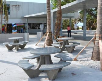 Steps to #1 Beach in America Siesta Beach! - Siesta Key - Patio