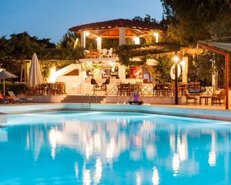Arinnanda Hotel Cesme - Τσεσμέ - Πισίνα