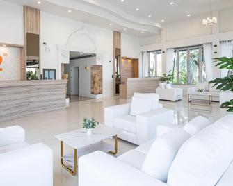 B2 Phitsanulok Boutique & Budget Hotel - Phitsanulok - Salónek
