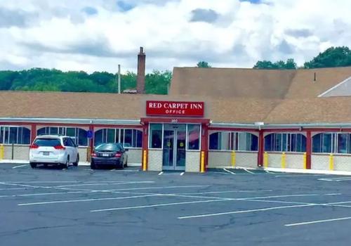 Red Carpet Inn West Springfield 90 1 0 0 West Springfield Hotel Deals Reviews Kayak
