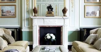 The Connaught - London - Living room