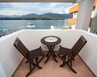 Adeona apartments - On the beach - Tivat - Balcón
