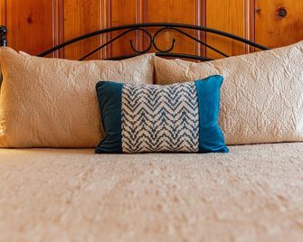 Couples romantic cabin - Three Rivers - Bedroom