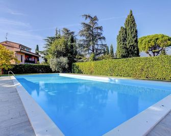 Prato Verde - Girasole - San Felice del Benaco - Piscina
