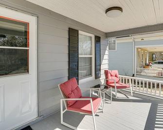 Riverfront Newton Vacation Rental Near Wichita! - Newton - Patio
