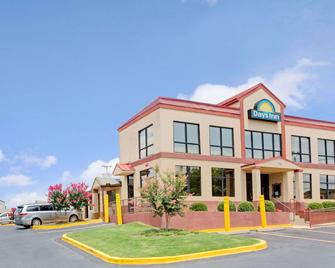 Days Inn by Wyndham Lawrenceville - Lawrenceville - Building