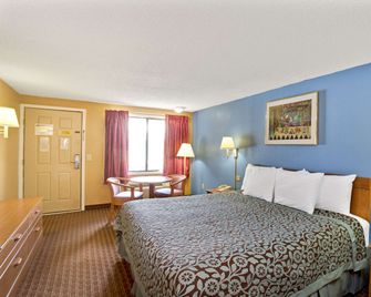 Days Inn by Wyndham Lawrenceville - Lawrenceville - Спальня