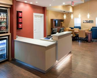 TownePlace Suites by Marriott Dallas Las Colinas - Irving - Front desk
