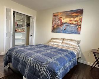 Cozy Homestay Waterloo Airport II - Kitchener - Bedroom