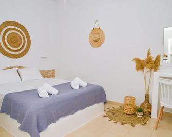Avgerinos Deluxe Rooms - Paleochori - Schlafzimmer