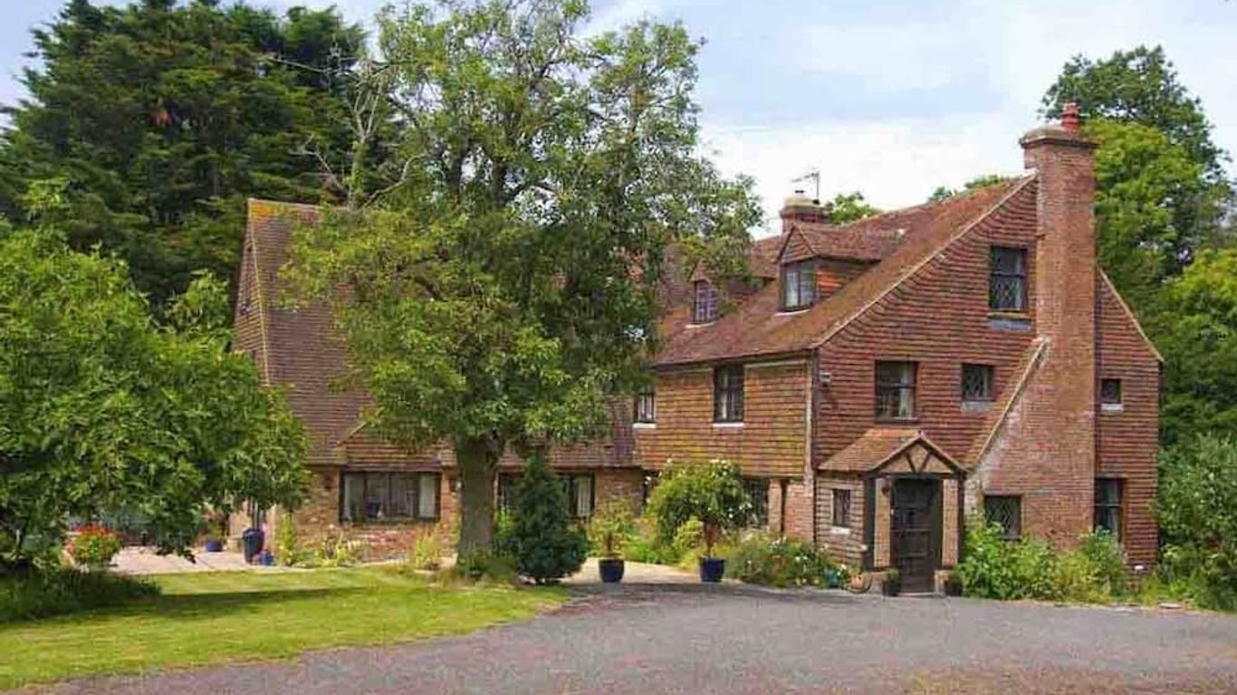 Cleavers Lyng 16th Century Country House