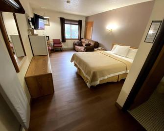 Woodland Inn & Suites - Medford - Bedroom