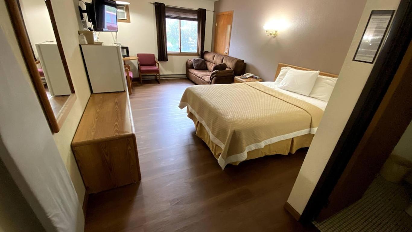 Woodland Inn & Suites