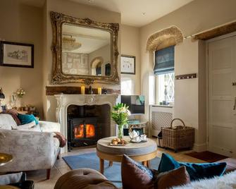 Pineapple Spa Cottage - Stow-on-the-Wold - Living room