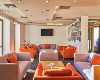 Dependence Hotel Golf - Tale - Lounge