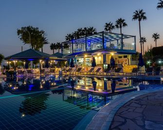 Anonymous Beach Hotel (Adults 16+) - Ayia Napa - Piscina
