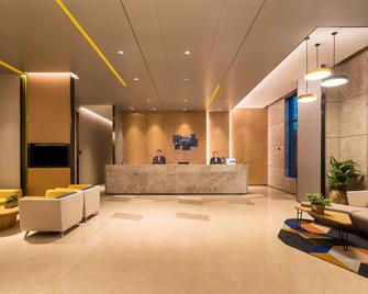 Holiday Inn Express Suzhou New District - Suzhou - Front desk
