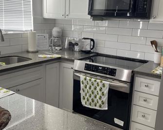 Charming 3-bedroom townhome in delightful South Sacramento with AC, WiFi - Sacramento