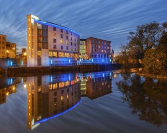 Absolute Hotel Limerick - Limerick - Building