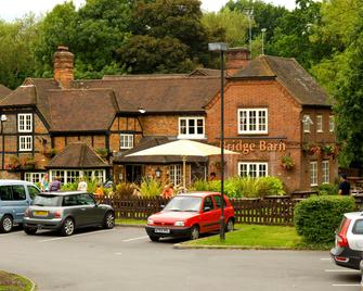 Premier Inn Woking West (A324) - Woking - Gebäude
