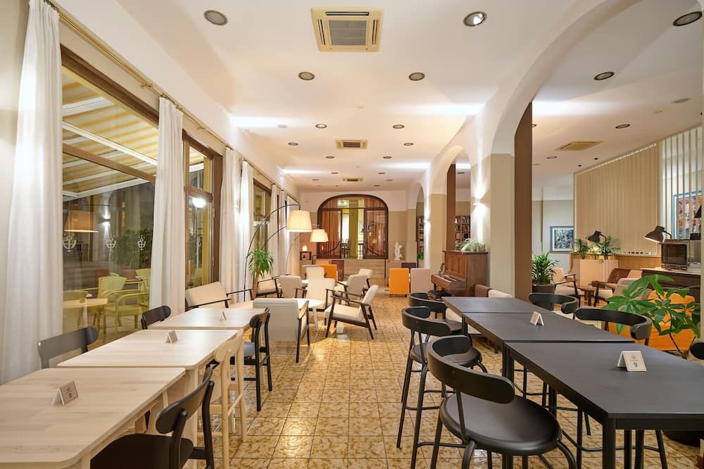 هوتل بيسيستي - غردة - مطعم