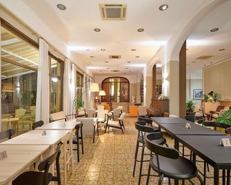 هوتل بيسيستي - غردة - مطعم