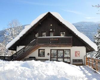 Bonnecine barn with wolves - Queige - Edificio