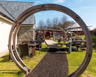 Queen of the Loch, Balloch by Marston's Inns - Alexandria - Патіо