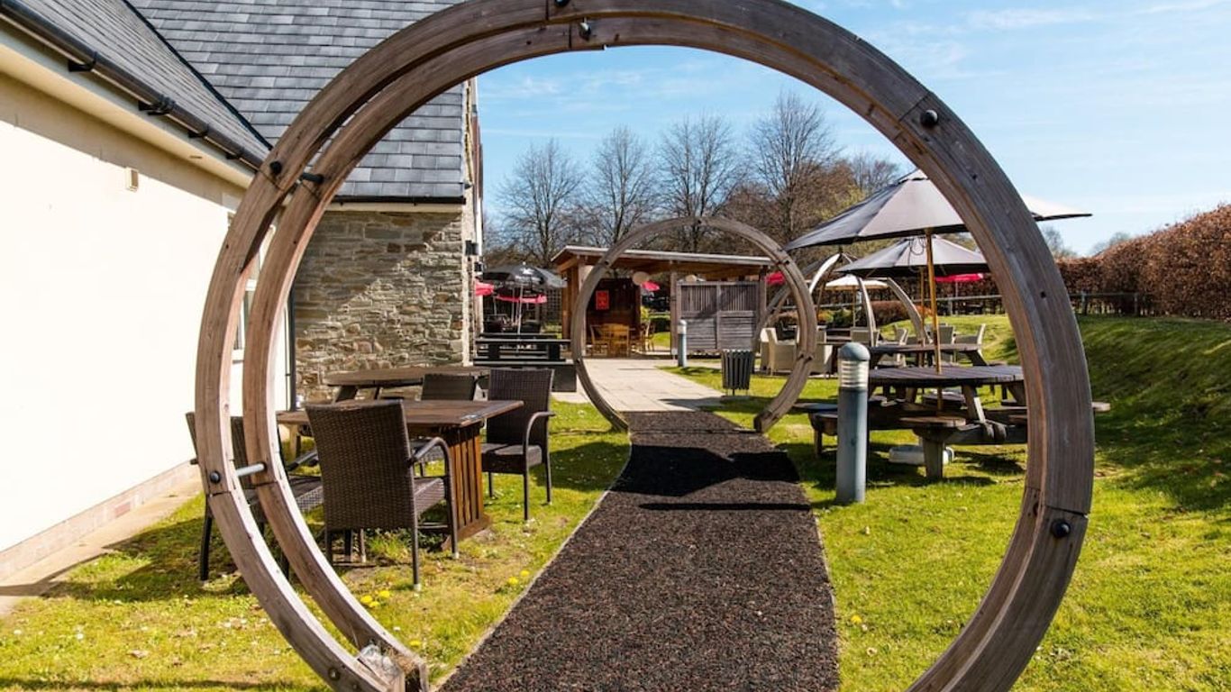 퀸 오브 더 로흐, 볼록 바이 마스턴스 인스