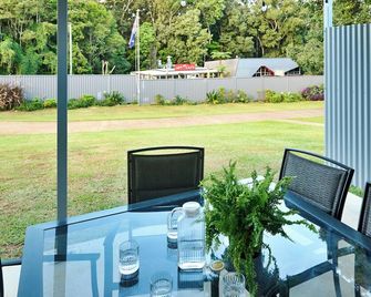 Waterfall Across The Road - Malanda - Patio