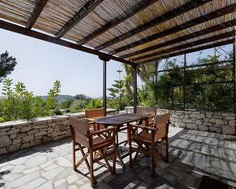 Holiday Home 'Kythiris Studios - Bungalow 1' with Sea View, Wi-Fi and Air Conditioning - Kalamos - Patio