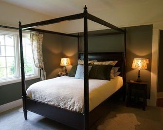 Hutchins House in Beautiful Downtown Lodi - Lodi - Bedroom