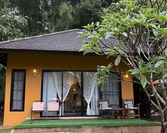 Elephant Camp Maerim - Ban Mueang Ka - Patio